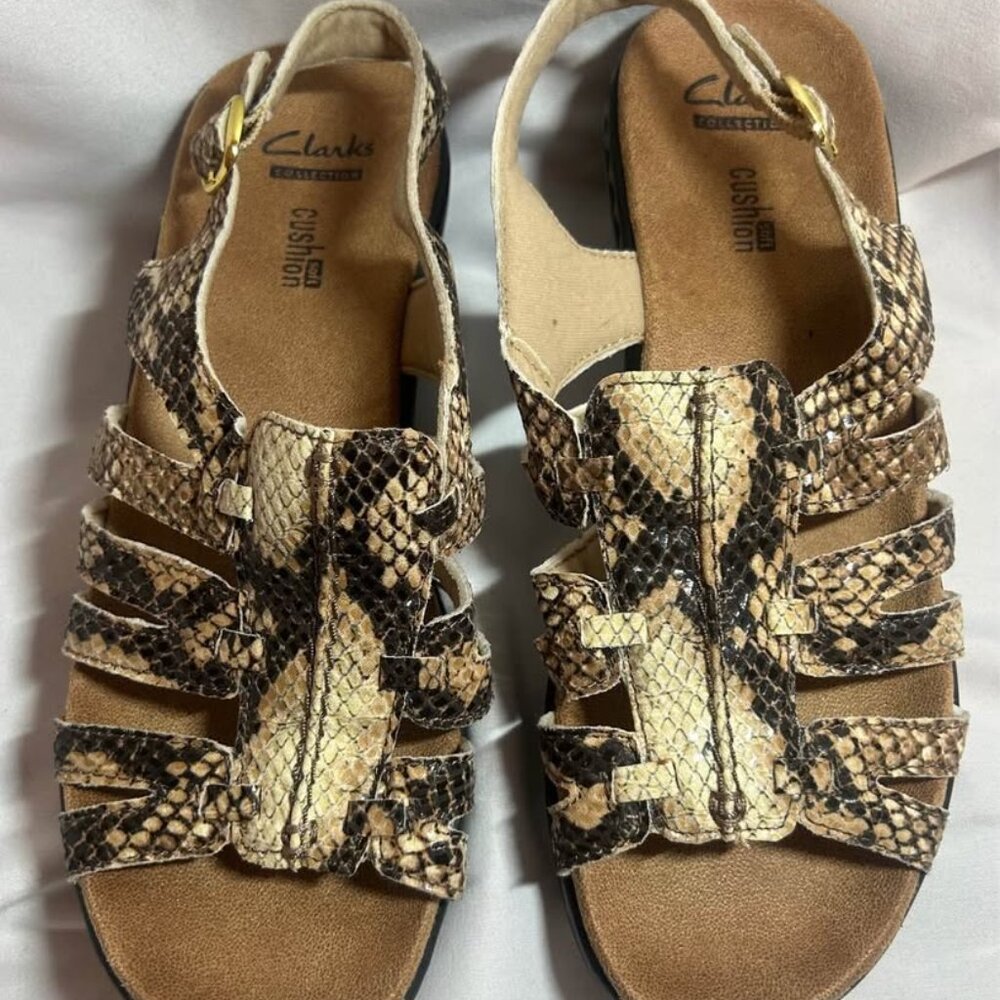 New Women’s Sz 7W Clarks Lexi Marigold sandals with a Snakeskin or Snake Print